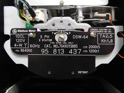 General Electric 704X013885 Watthour Meter 10CL 120V 4-W Y TA2.5 Kh1.8 Used