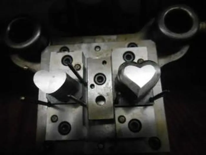 7459-390 Die Set 2-Set of Hearts