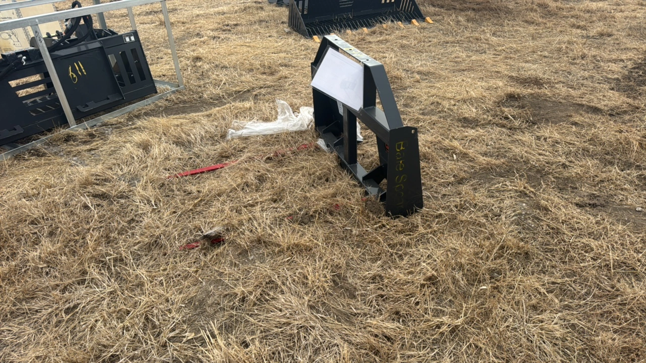 Skid Steer Bale Spear	Landhonor	2025	Unused	BS-12-2500G