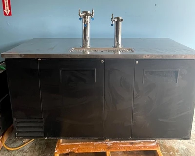 75-0257 True 69'' 2 Door Draft Beer Cooler Keg Box TDD-3