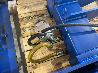 USED MAVERICK INDUSTRIAL SALES ELECTRIC/HYDRAULIC SCISSOR LIFT TABLE 3000LBS CAPACITY