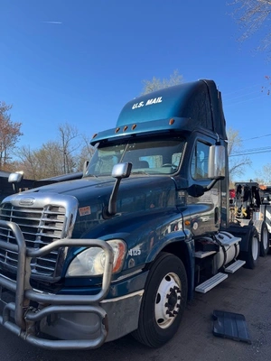 USED 2017 FREIGHTLINER CASCADIA