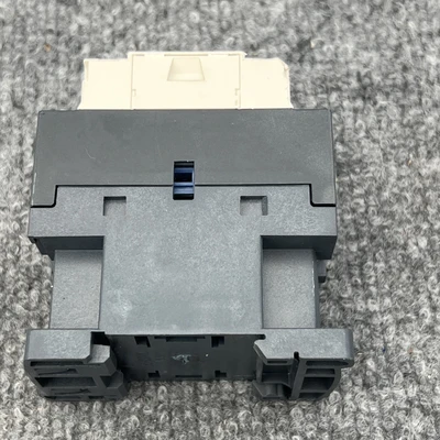 Used Schneider Electric LC1D09BD PLC Contactors California US | Davliegogo LLC #1706575