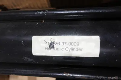 PALLET OF ASSORTED HYDRAULIC REPLACEMENT PARTS