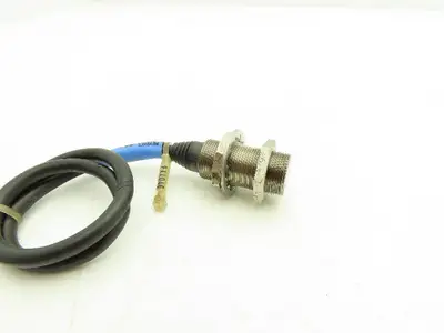 Keyence EV-118M Proximity Sensor  Lot of 5