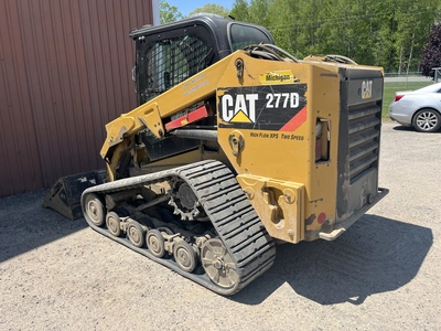 USED 2015 CAT 277D