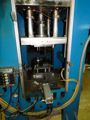 90 Ton FARGER & JOOSTEN MULTIPOWER Air/Oil Press