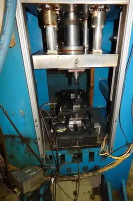 90 Ton FARGER & JOOSTEN MULTIPOWER Air/Oil Press