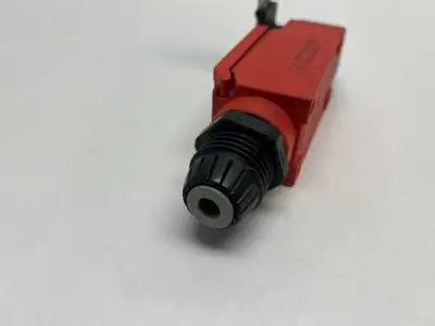 USED ALLEN-BRADLEY SER. A GUARDMASTER SAFETY LIMIT SWITCH 240V IP66