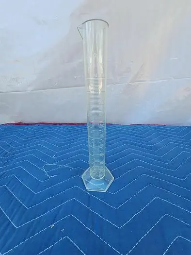 100 mL GRADUATED CYLINDER