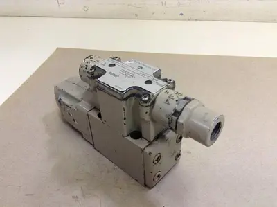 USED SPERRY VICKERS DG4V30BPLT10LHJAS310