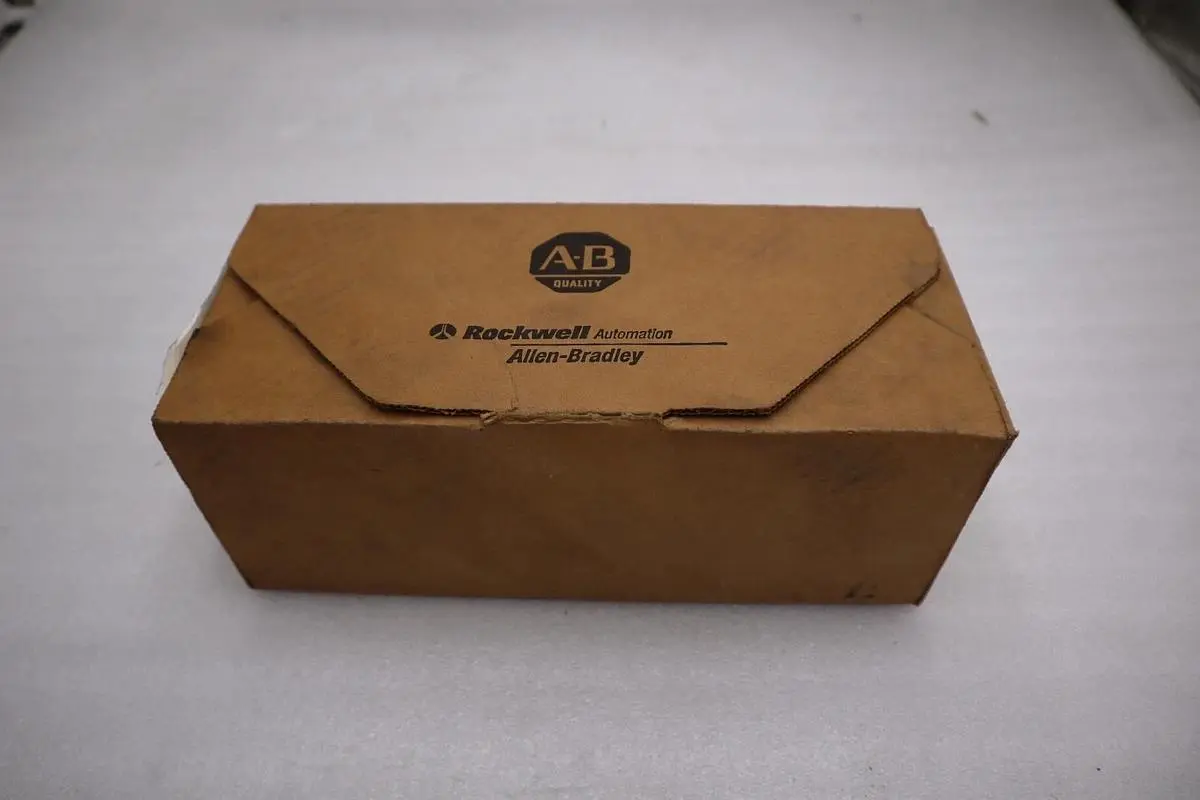 ALLEN BRADLEY 800R-4TZ SER. T - NEW IN BOX - STOCK 1423CC