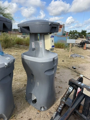 Used _UNKNOWN_ _UNKNOWN_ Hand Washing and Sanitizing Texas US | Miedema Asset Management Group #1312579