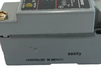NEW CUTLER HAMMER E51SAL PROXIMITY SWITHCH E51BLP1P3, E51RAP3 ,E51DP1