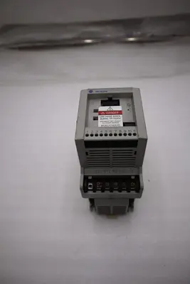 ALLEN BRADLEY 160-BA03NPS1 AC 1HP 380-460V-AC 0-240HZ DRIVE NEVER USED #H383A