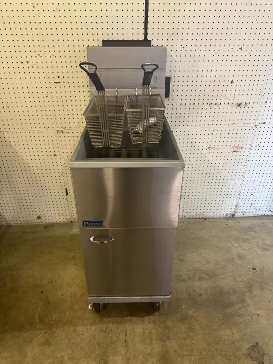 Used Pitco Used Pitco 35C+S Natural Gas 35-40 lb. Stainless Floor Fryer 90,000 BTU Cookers / Coolers / Fryers Illinois US | Falcon Restaurant Supply #1375373