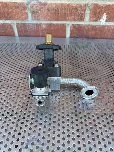 Used 2 ITT PURE FLO 3- WAY 316L DIAPHRAGM VALVE W/ 1" TO 1/2 SANITARY FITTING Valves/Fittings California US | Equipment Lab #485790