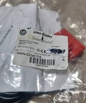NEW Allen-Bradley 440N-Z21W1PA