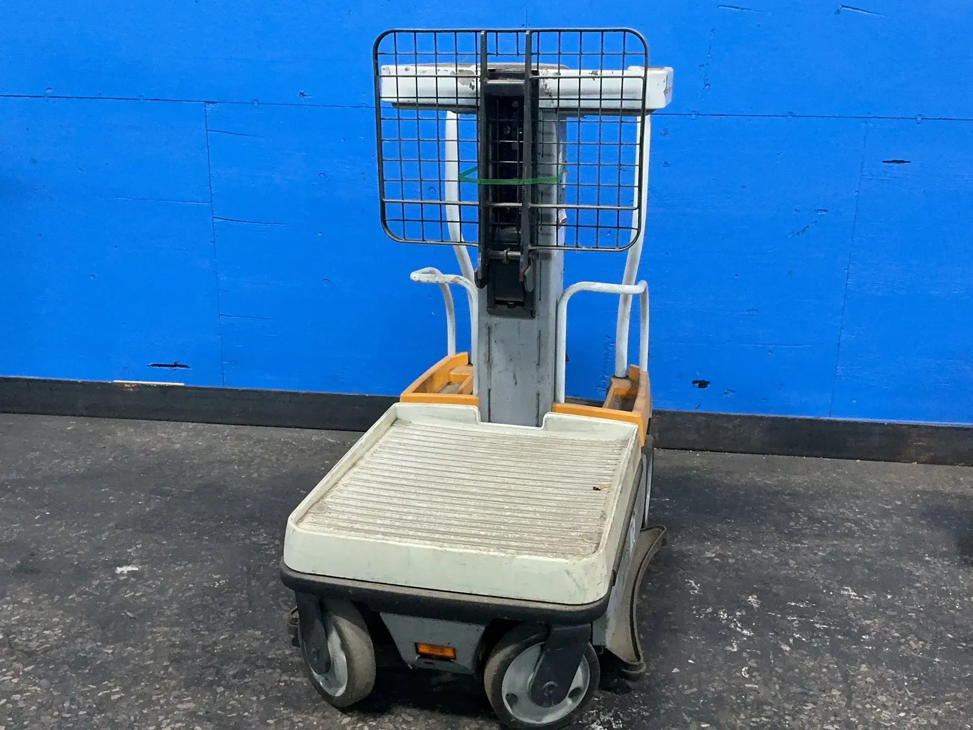 Used CROWN WAV50118 Material Handling (misc) Ohio US | HGR 24 #1300902