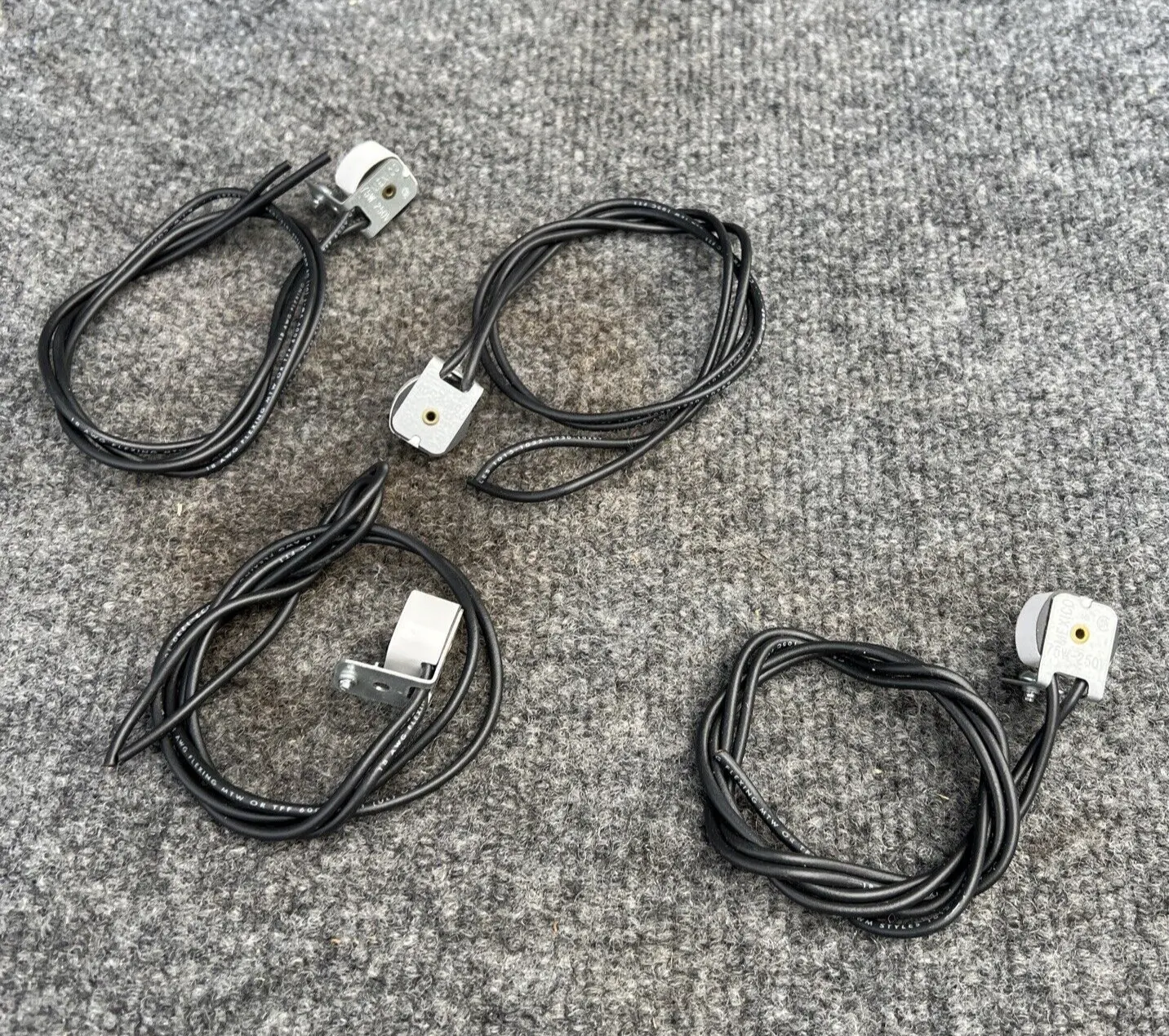 New | in-Stock Leviton 75W 250V Tube Sockets California US | Davliegogo LLC #1706041