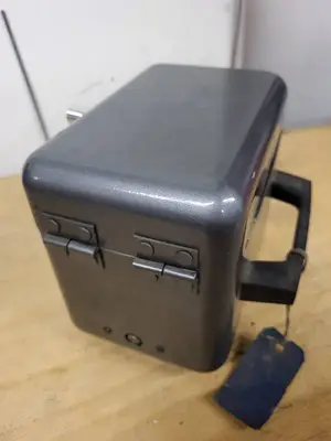 Associated Research Meg-Chek Model 02120A Hand Crank Megohmmeter