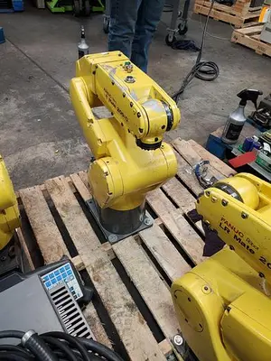 USED 2009 FANUC LR MATE 200IC