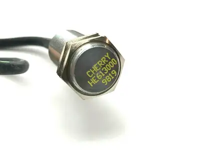 HE613000 | Cherry  Inductive Sensor 9819 - Used