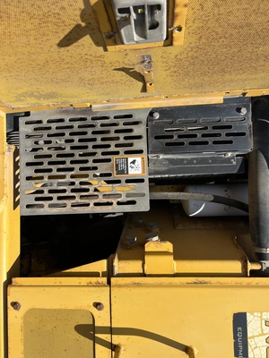 USED 2004 JOHN DEERE 670C SERIES 2