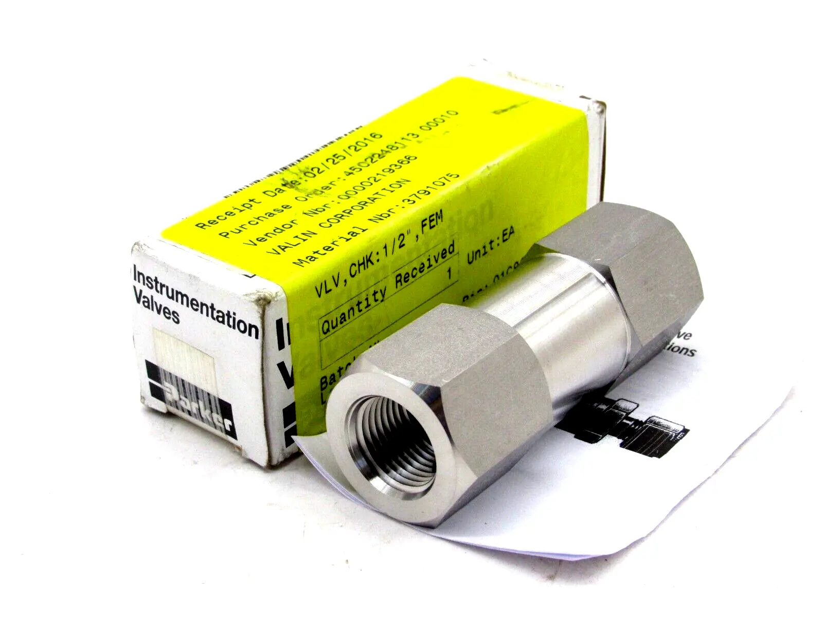 NEW PARKER 8F-C8L-1/3-SS CHECK VALVE 8FC8L1/3SS