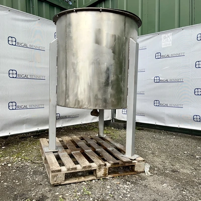 700L S/S Enclosed Mix Tank