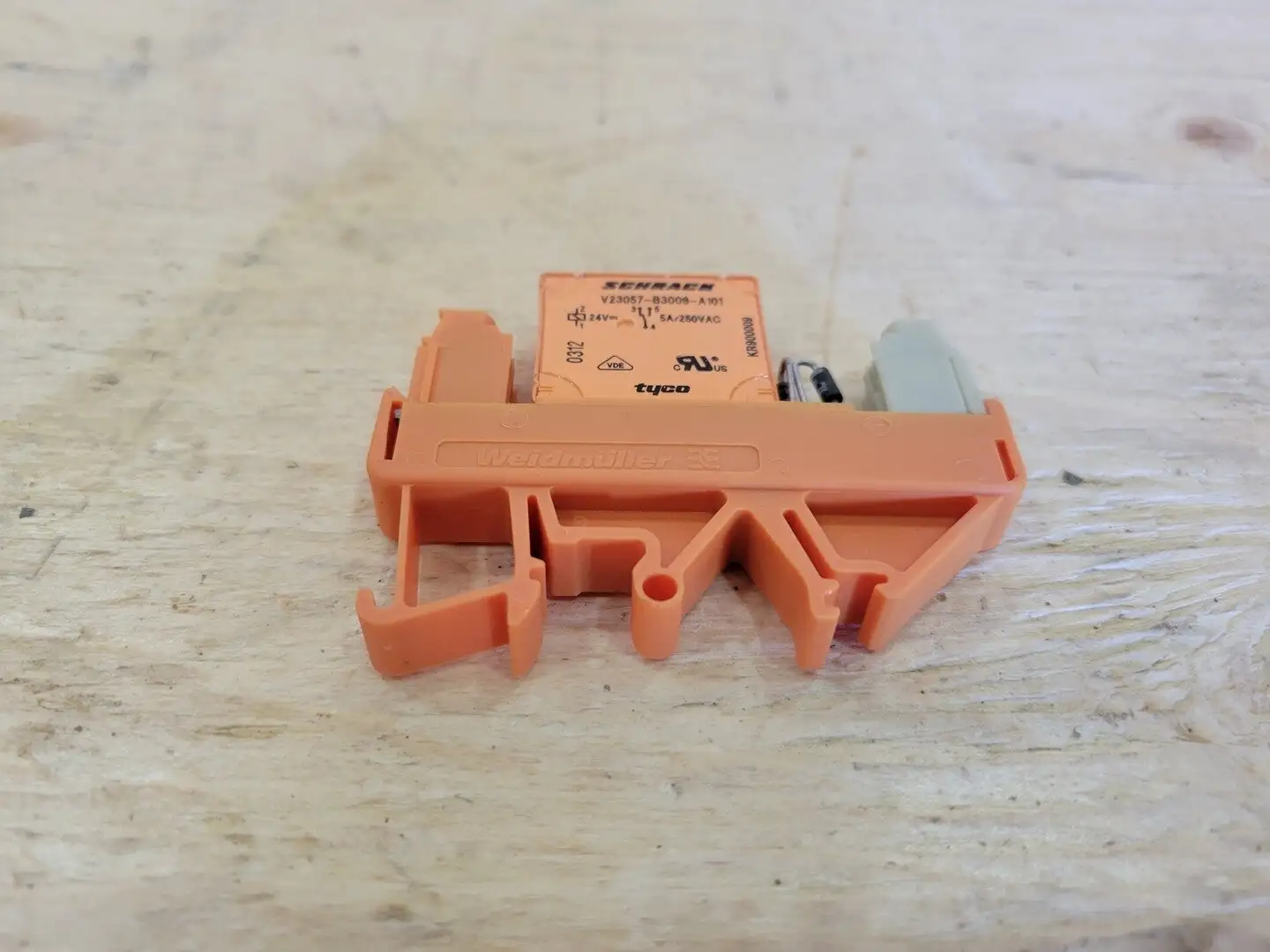 USED SCHRACK V23057-B3006-A101