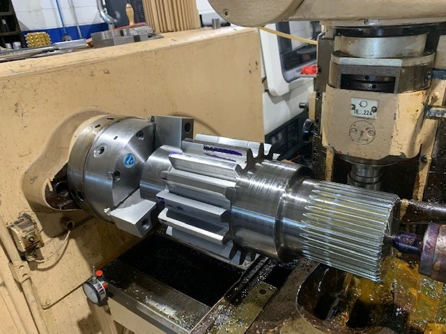 Used HECKERT ZFWVG 250 X 2000 GEAR HOBBERS 16633897