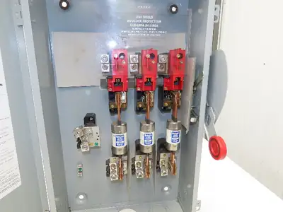 Eaton DH364NRK Fusible Disconnect Safety Switch 200A 600V 3Ph 3R Rainproof