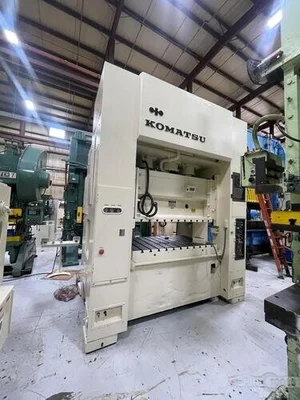 USED 1988 KOMATSU E2M200