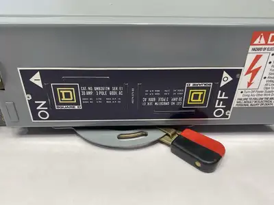 USED SQUARE D BY SCHNEIDER ELECTRIC FUSIBLE TWIN SWITCH PANELBOARD DISCONNECTOR 30A 3-POLE