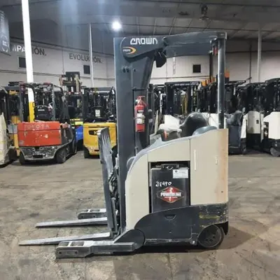 USED 2016 CROWN RR5725-45
