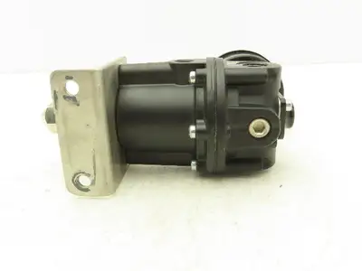 Fairchild 10233 Kendall Pressure Regulator 0.5-30PSI Range 500 PSIG Max 3/8" NPT