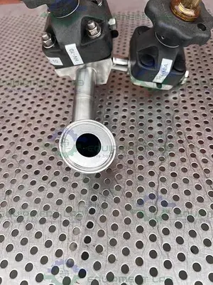 USED ITT PURE FLO 1-316L-RA20MAX 5 -WAY DIAPHRAGM VALVE W/ 1", 3/4"  SANITARY FITTING