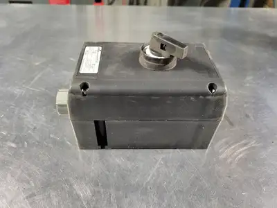 NEW CROUSE-HINDS GHG 43