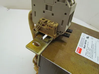 Dayton 4mtw8 Isolating transformer Rated Power 1500VA in 277V out 24V