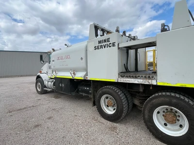 Used 2013 KENWORTH T800 Fuel & Lube Trucks Texas US | Roll Off Truck World #1491808