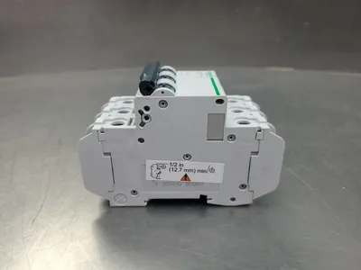 Schneider Electric 60183 MULTI 9 (C60 35A) Circuit Breaker, 3-Pole 35A. 4A-33/2