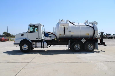 Used 2019 VOLVO VHD64B200 Vacuum Truck Texas US | Roll Off Truck World #1491998
