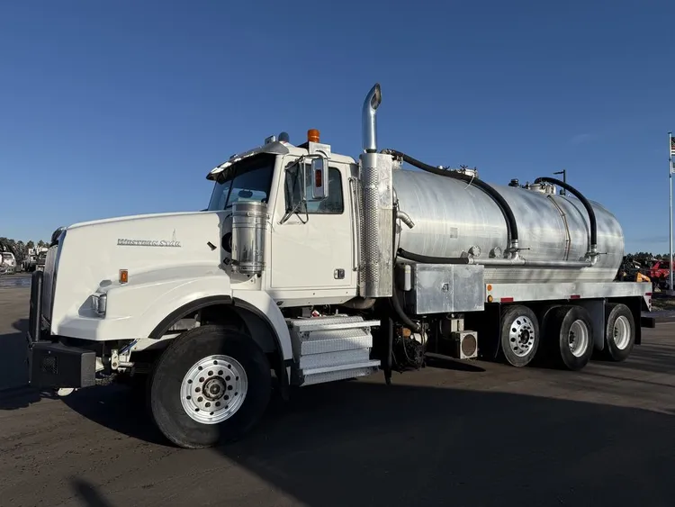 Used 2016 WESTERN STAR 4900EX VACUUM TANK Septic/Sewer/Vacuum Trucks Minnesota US | Carco Truck & Equipment #1514217