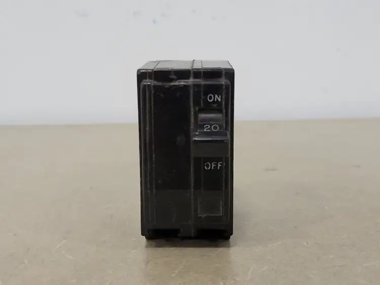 Used SQUARE D QO220 Switchgears British Columbia CA | Lenmark #835380