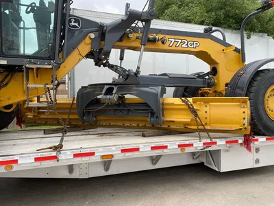 2013 John Deere 772GP