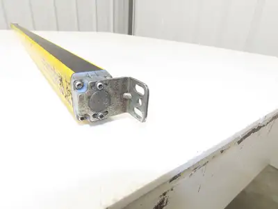 Schmersal SLC440COM-R-1290-14 Safety Light Curtain Receiver Only-Parts or Repair