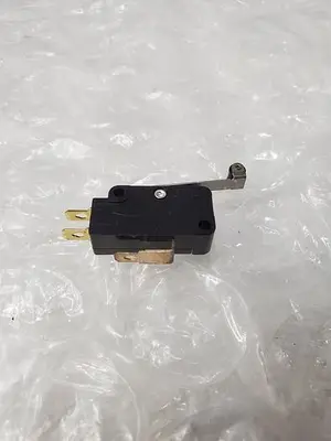 OMRON SENSOR D2MV-1L2-1C4 SWITCH QTY 2