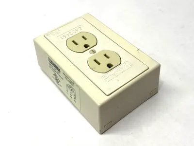 USED PHOENIX CONTACT DUAL POWER OUTLET DIN RAIL MOUNTED 125VAC 5600461