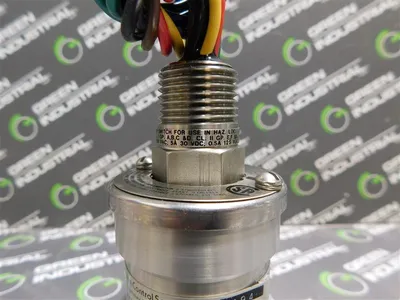 Custom Control Sensors 610GEM1244S Pressure Switch 1000PSIG Proof 5A 28VDC Used